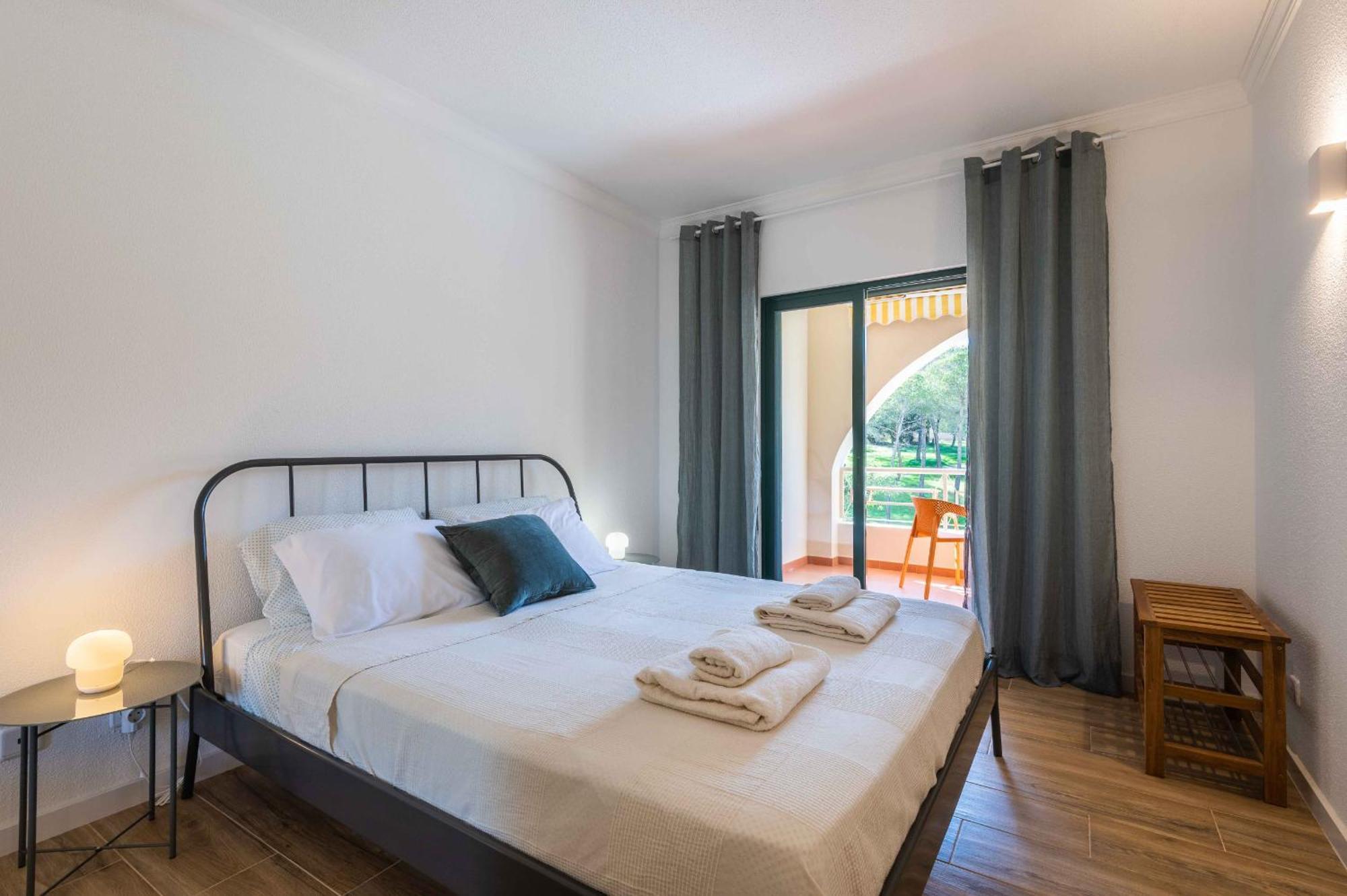 Salgados 1 Bedroom Apartment - 500M From The Beach Guia  Exteriér fotografie